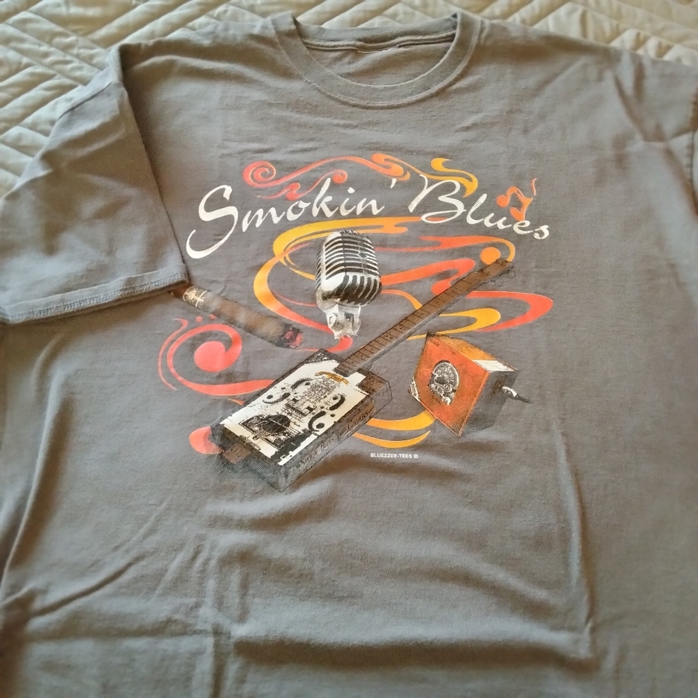 Gildan XL grayish Smoking Blues short sleeve t-shirt